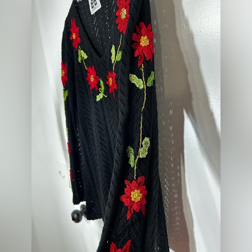 Storybook Knits Beaded Embroidered Christmas Poinsettia Santa Holiday Sweater M - Picture 4 of 11